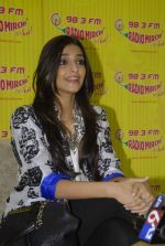 Sonam Kapoor on the sets of Radio Mirchi in Parel, Mumbai on 21st Dec 2011 (17).JPG
